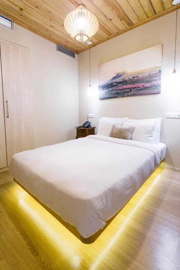 Blossom Rooms & Suite 韦里亚 外观 照片