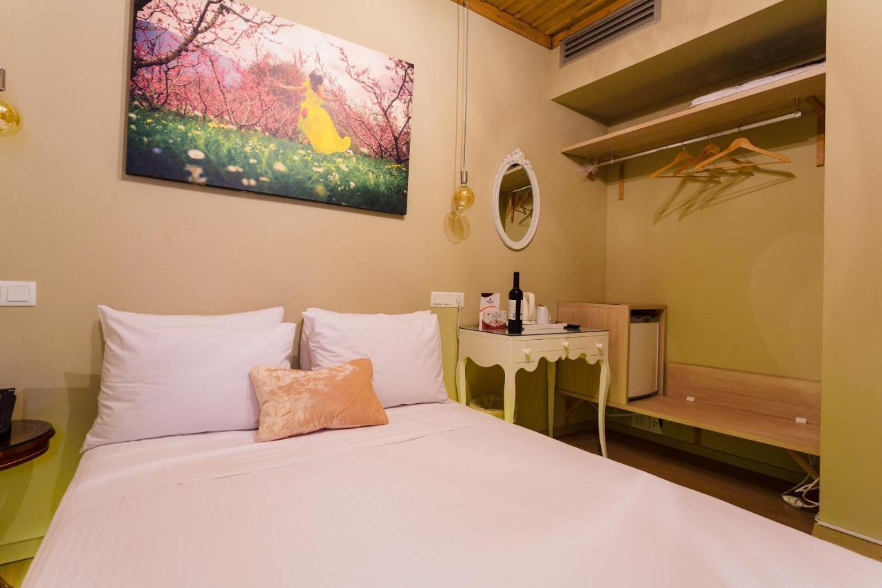 Blossom Rooms & Suite 韦里亚 外观 照片