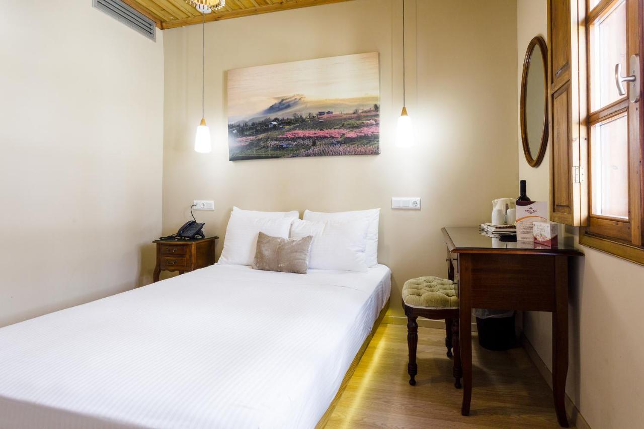 Blossom Rooms & Suite 韦里亚 外观 照片