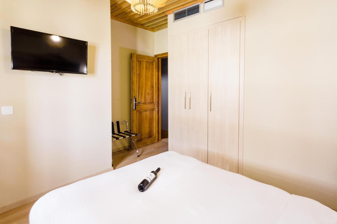 Blossom Rooms & Suite 韦里亚 外观 照片